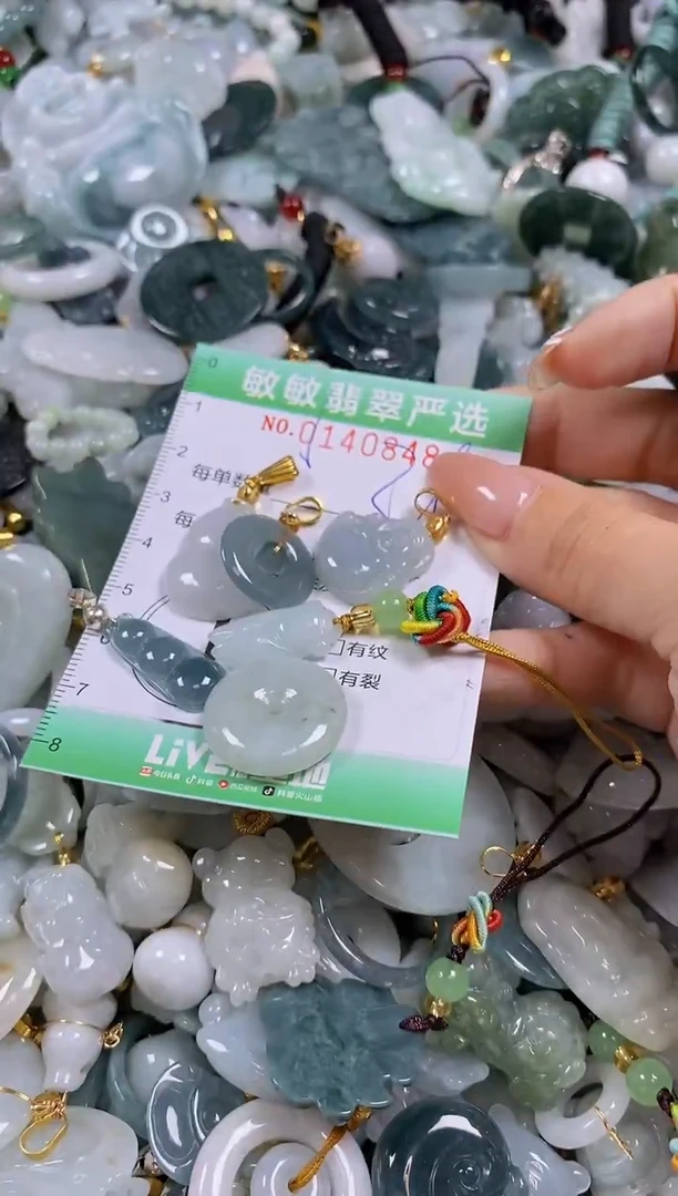 【闪购商品】翡翠未镶嵌颈饰闪购0140848