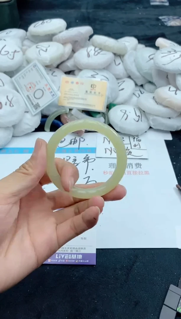 【闪购商品】石英质玉手镯未镶嵌21