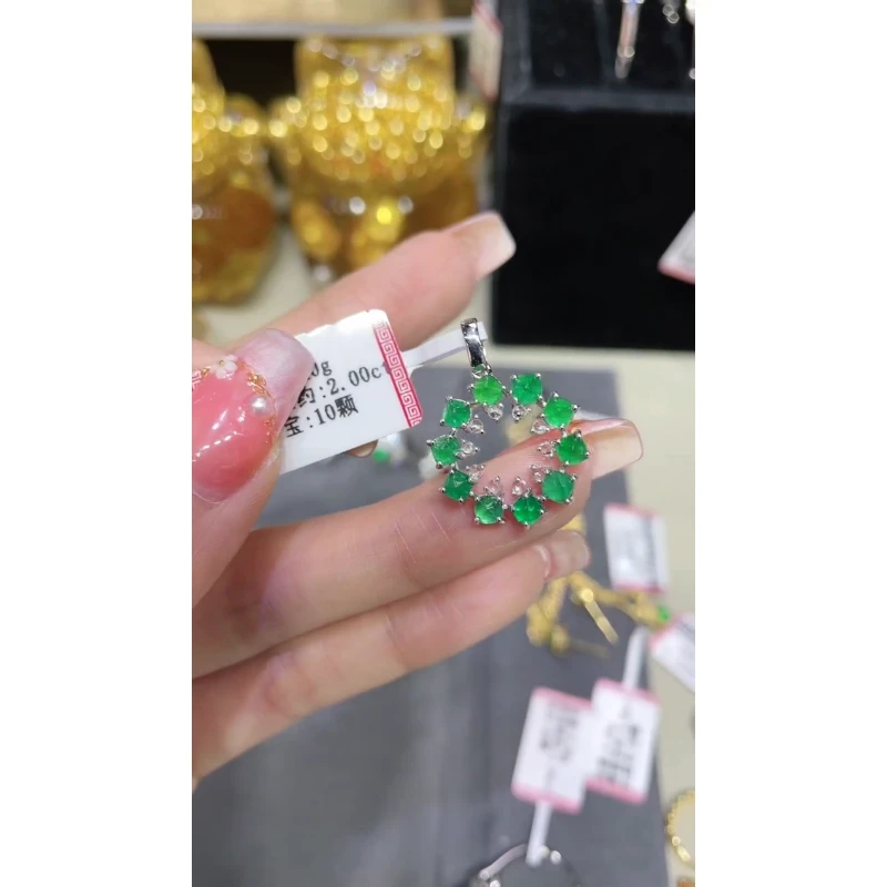 18K金镶嵌祖母绿吊坠甜甜圈