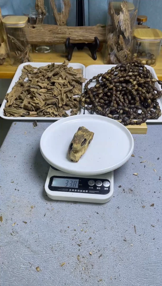 沉香沉香碎屑蓝宝石品种 34克