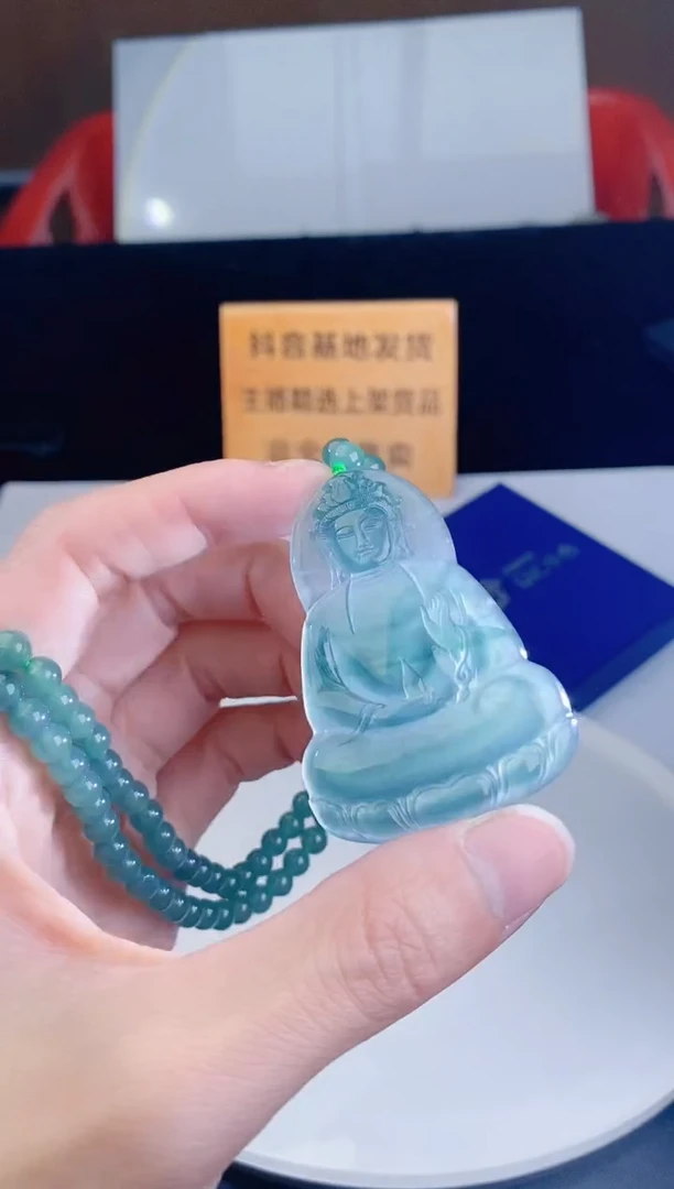 颈饰未镶嵌翡翠