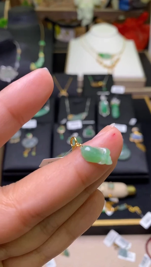 【闪购商品】翡翠颈饰18K金镶嵌净货17928