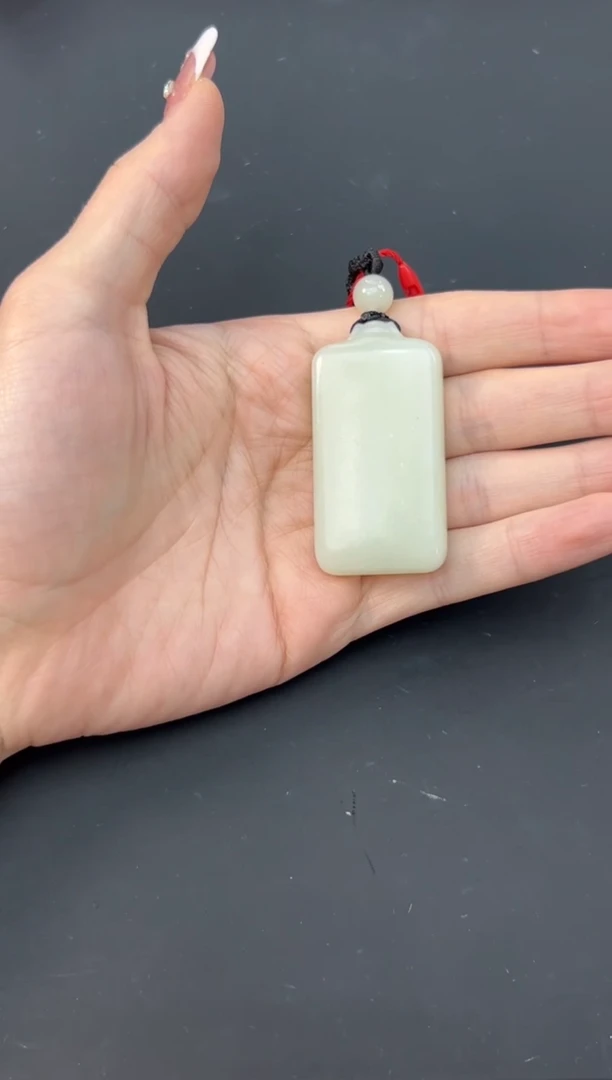 【闪购商品】和田玉吊坠(赠链)未镶嵌且末微色差迪克兰吊坠