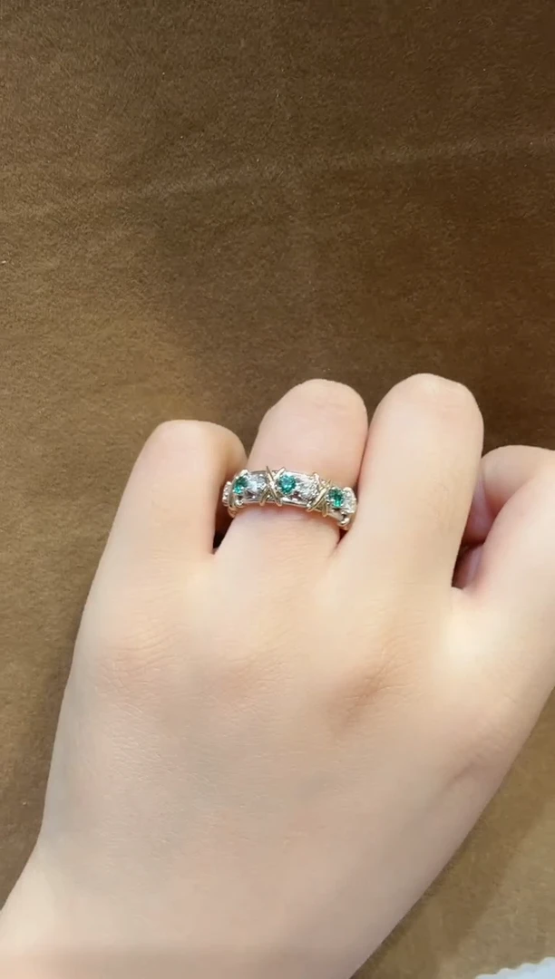 18K金镶嵌实验室培育钻石@@戒指分色圆形祖.母绿十六石16