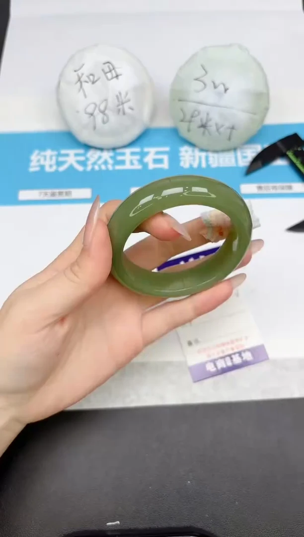 【闪购商品】石英质玉手镯未镶嵌166-56