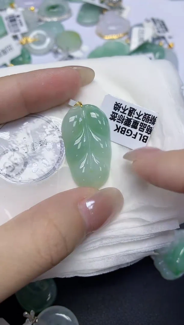 颈饰18K金镶嵌翡翠天然缅甸翡翠A货百元以上9元证书费自理