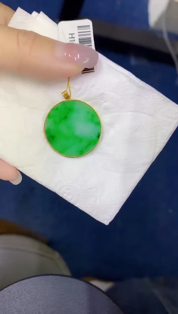 颈饰18K金镶嵌翡翠缅甸天然翡翠A货