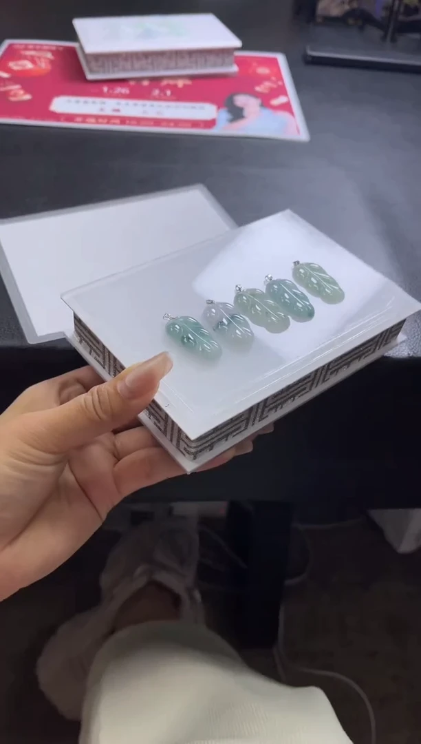 【闪购商品】翡翠颈饰18K金镶嵌C32 多样性发一件/配绳子