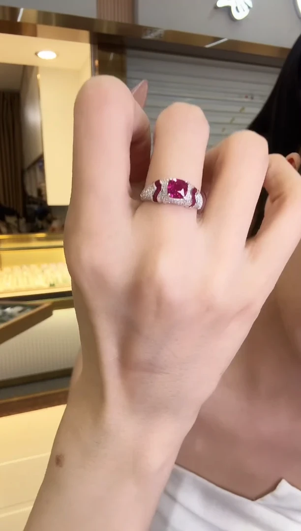 18K金镶嵌戒指红宝石1.2ct