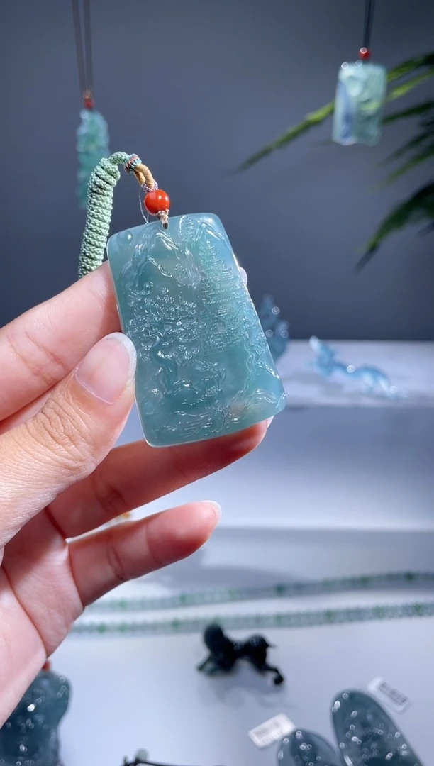 翡翠未镶嵌颈饰山水牌