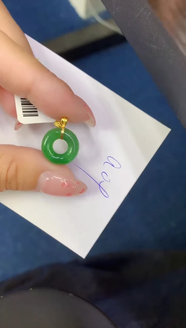 翡翠18K金镶嵌颈饰缅甸天然翡翠A货