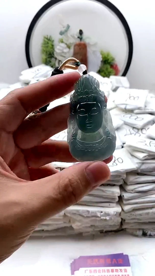 翡翠未镶嵌颈饰观音头