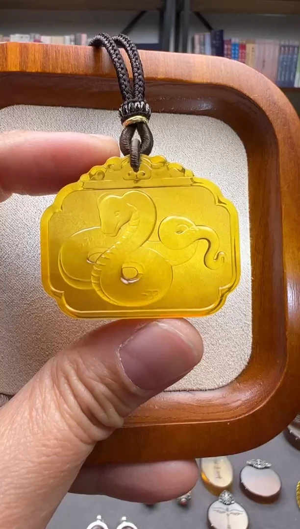 【闪购商品】琥珀颈饰未镶嵌蛇 吊坠