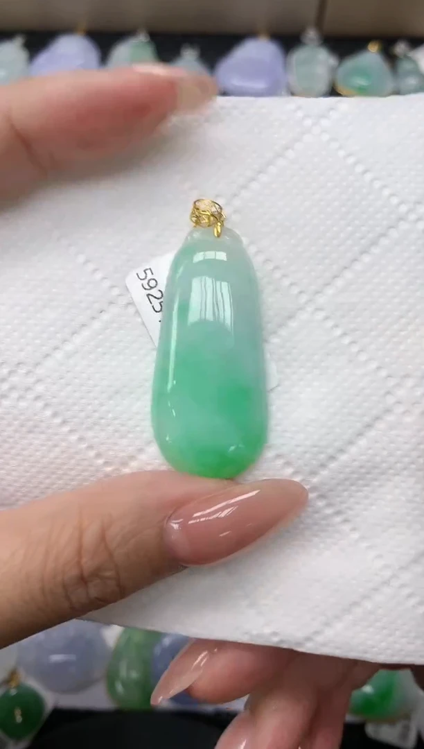 颈饰18K金镶嵌翡翠1111111111
