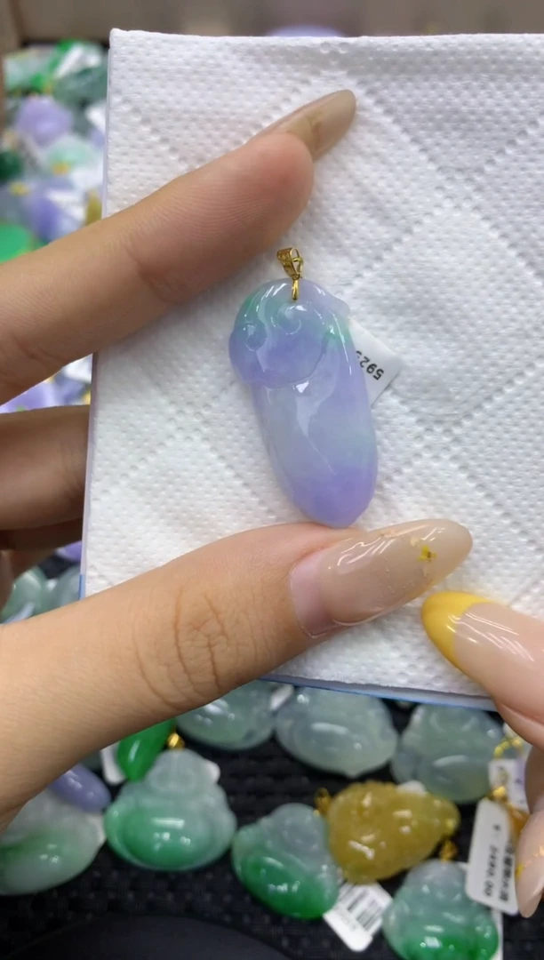 颈饰18K金镶嵌翡翠天然缅甸翡翠A货