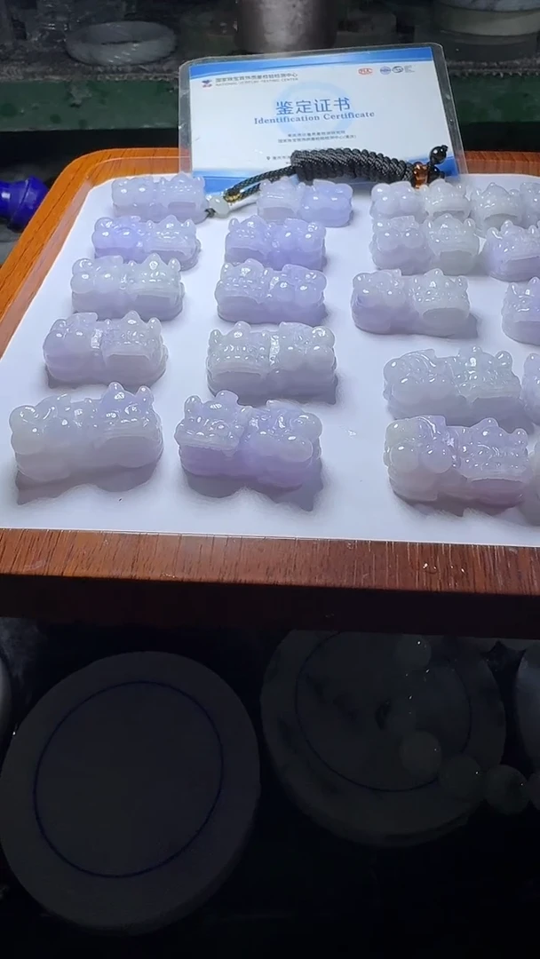 翡翠未镶嵌颈饰貔貅多样性发一件