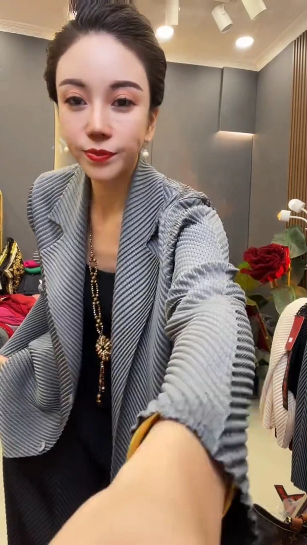 聚酯纤维（涤纶）灰色 西服