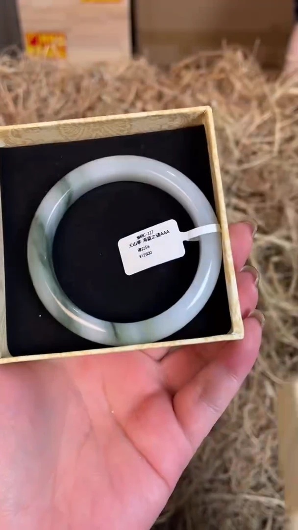 未镶嵌手镯石英质玉C227