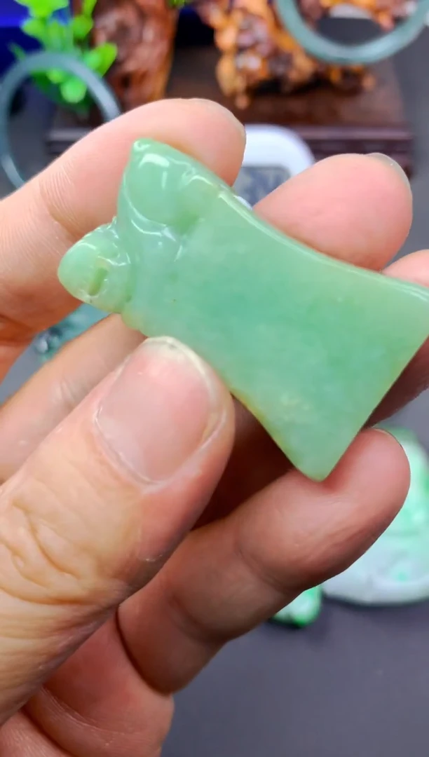 颈饰未镶嵌翡翠?****࿐印章