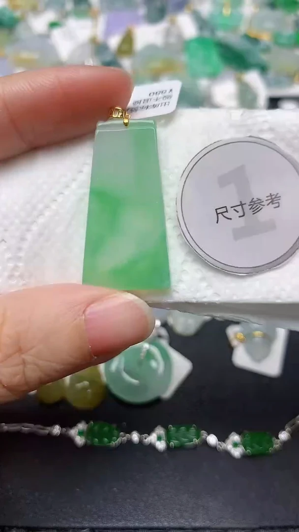 颈饰18K金镶嵌翡翠天然缅甸A货翡翠