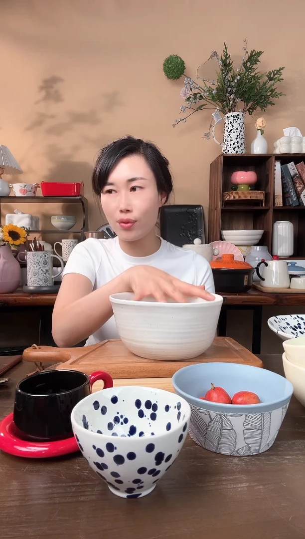 陶瓷7.5英寸异形螺纹麻点汤碗微瑕