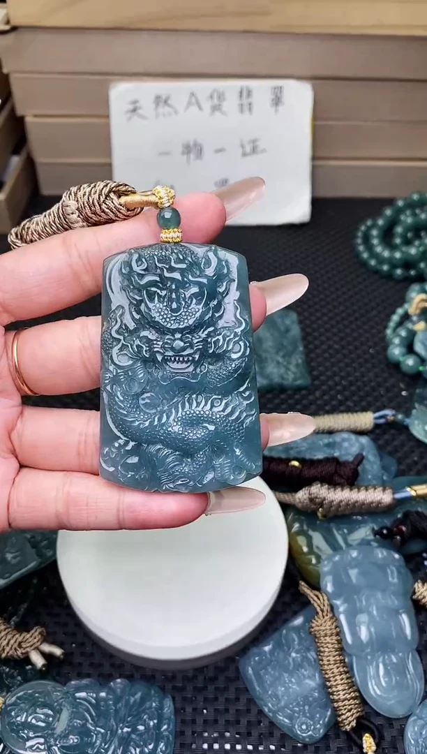 颈饰未镶嵌翡翠