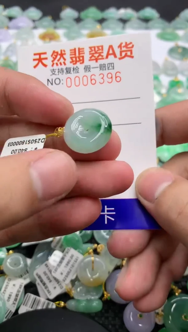 翡翠18K金镶嵌颈饰1111111111111