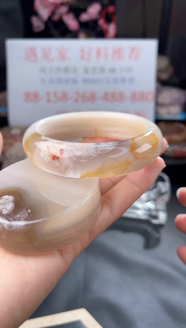 【闪购商品】石英质玉手镯未镶嵌59