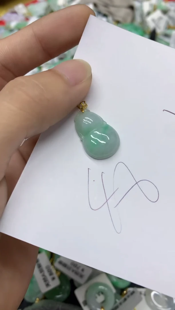 翡翠18K金镶嵌颈饰翡翠