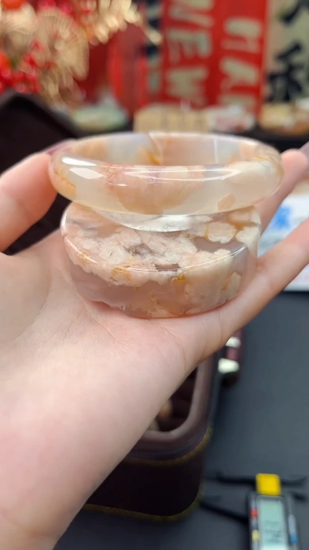 【闪购商品】石英质玉手镯未镶嵌赠送镯心（62圈口）