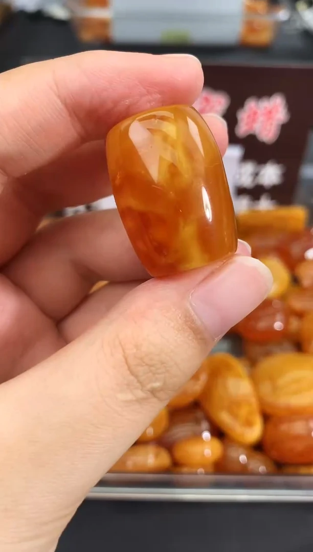 蜜蜡未镶嵌珠宝奇石121