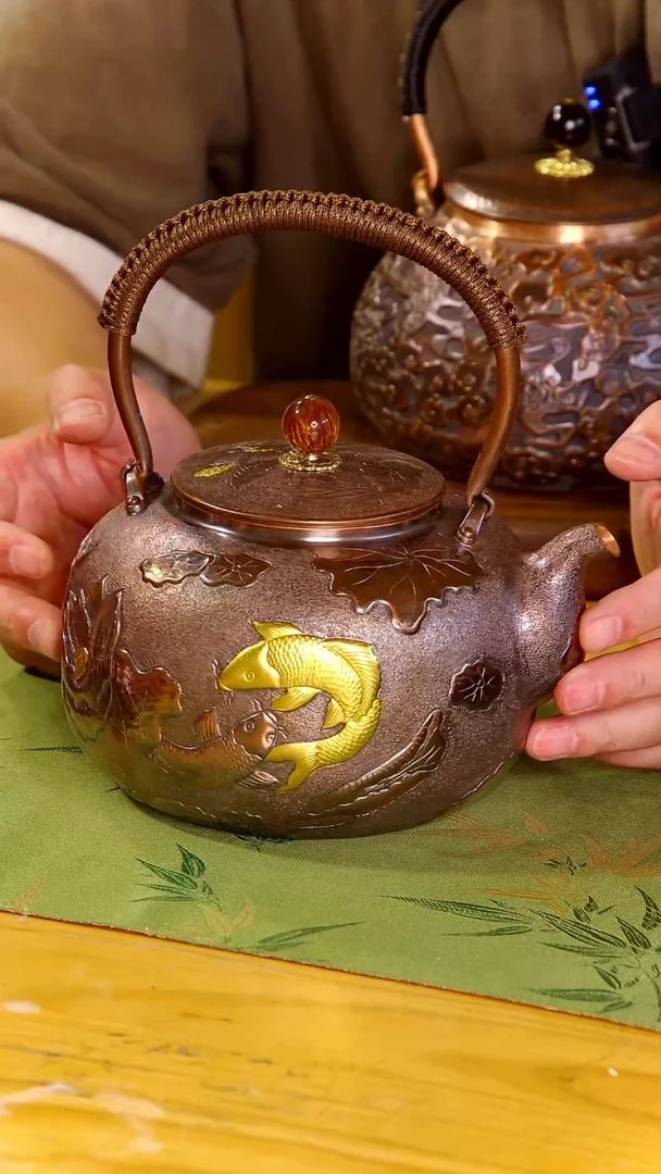 复古连年有余錾刻提梁壶