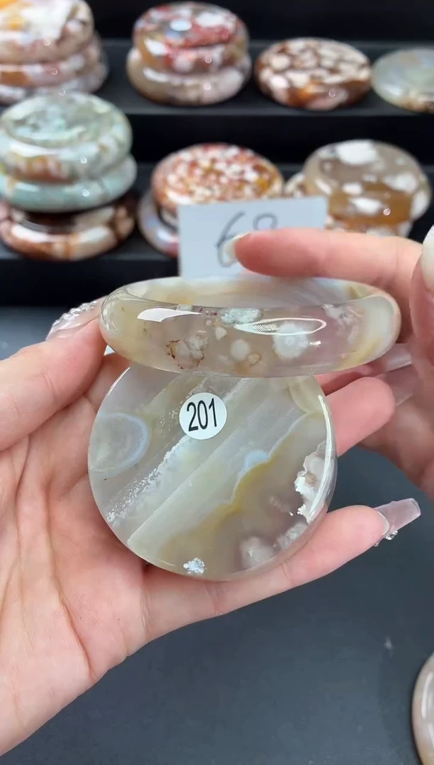 手镯玛瑙/玉髓未镶嵌石英质玉55圈(赠送镯心)圈口建议拍大