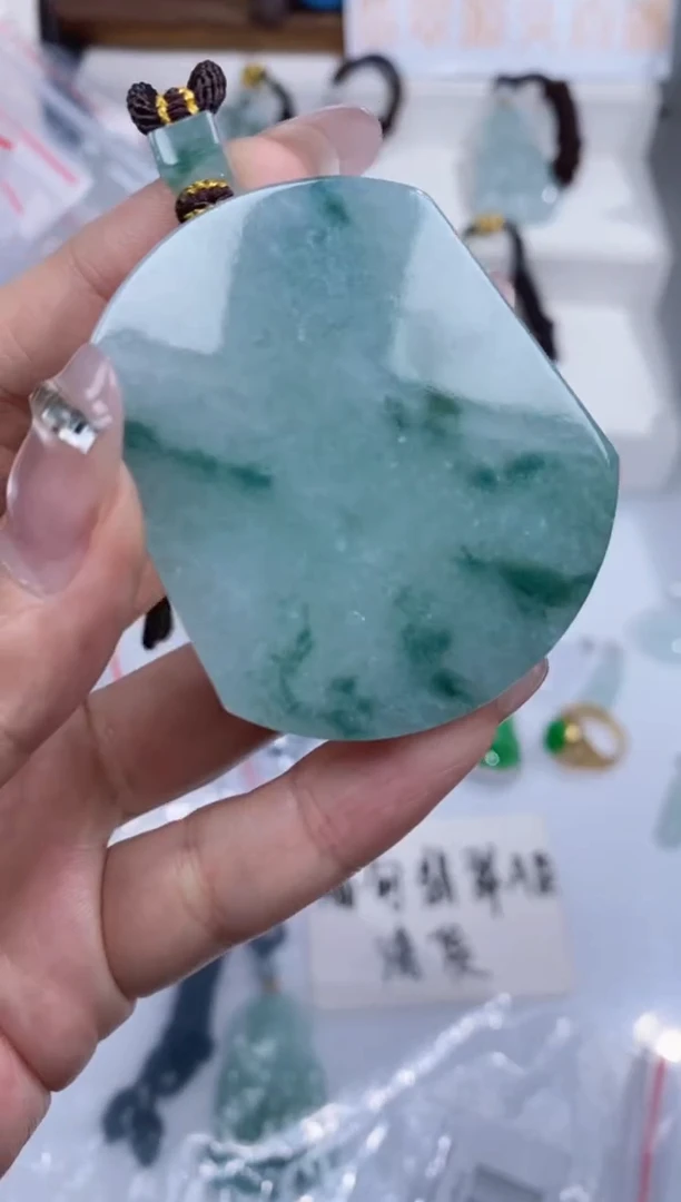 颈饰未镶嵌翡翠吊坠