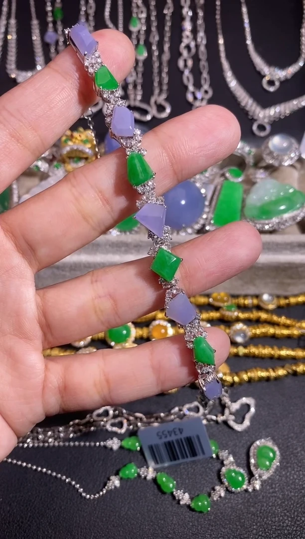 颈饰18K金镶嵌翡翠手链