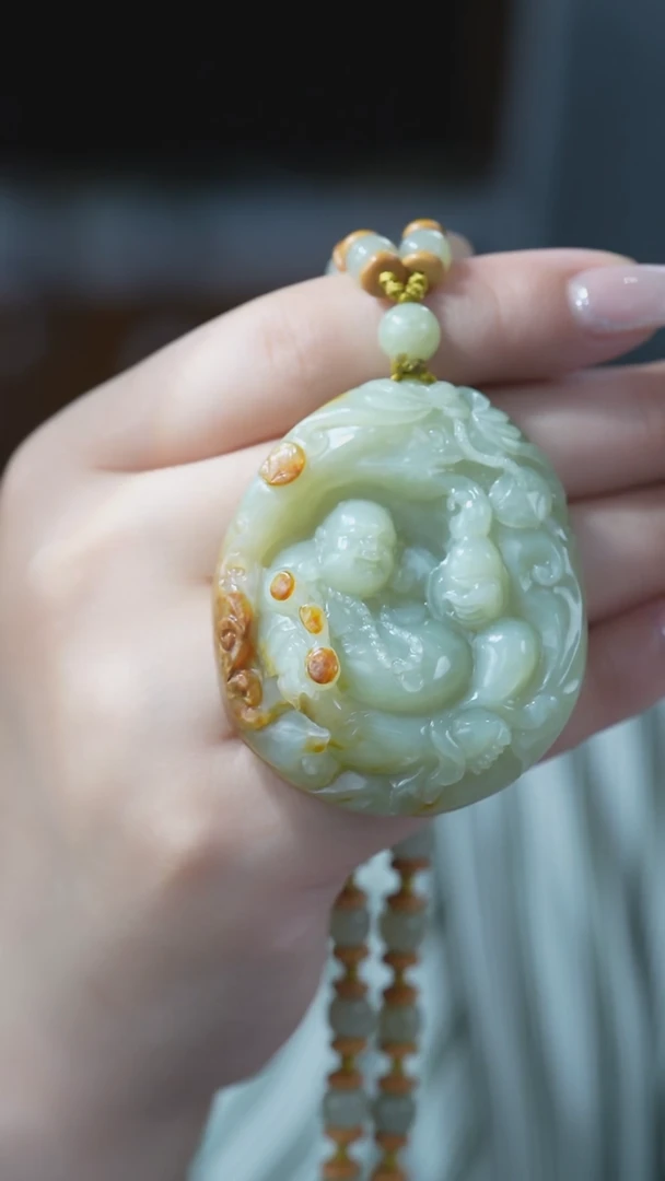 和田玉未镶嵌颈饰佛公