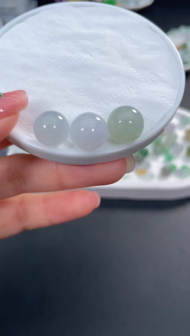 颈饰未镶嵌翡翠邓***?啊A440