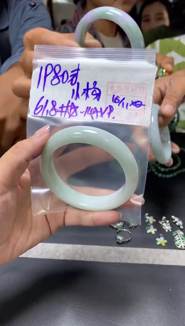 未镶嵌定制翡翠小**?+手镯61.8#1980元  毛货需抛光