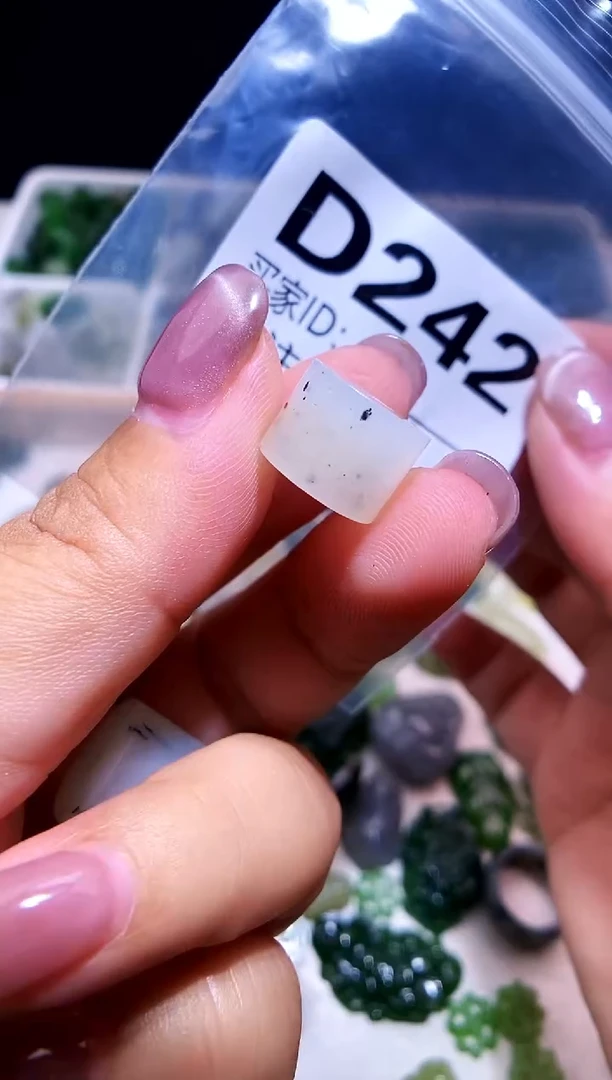 颈饰未镶嵌和田玉张*墨1