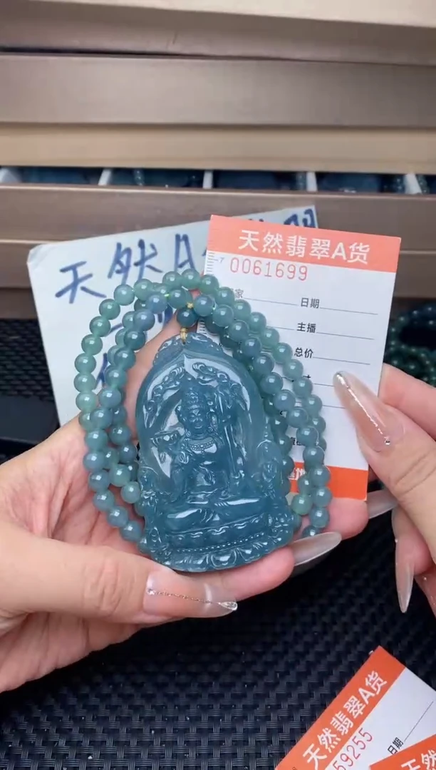 翡翠未镶嵌颈饰