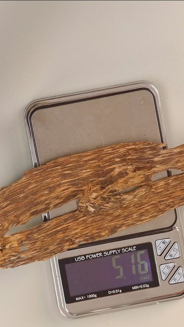 【闪购商品】沉香手把件柬埔寨皮油5g（形状随机）