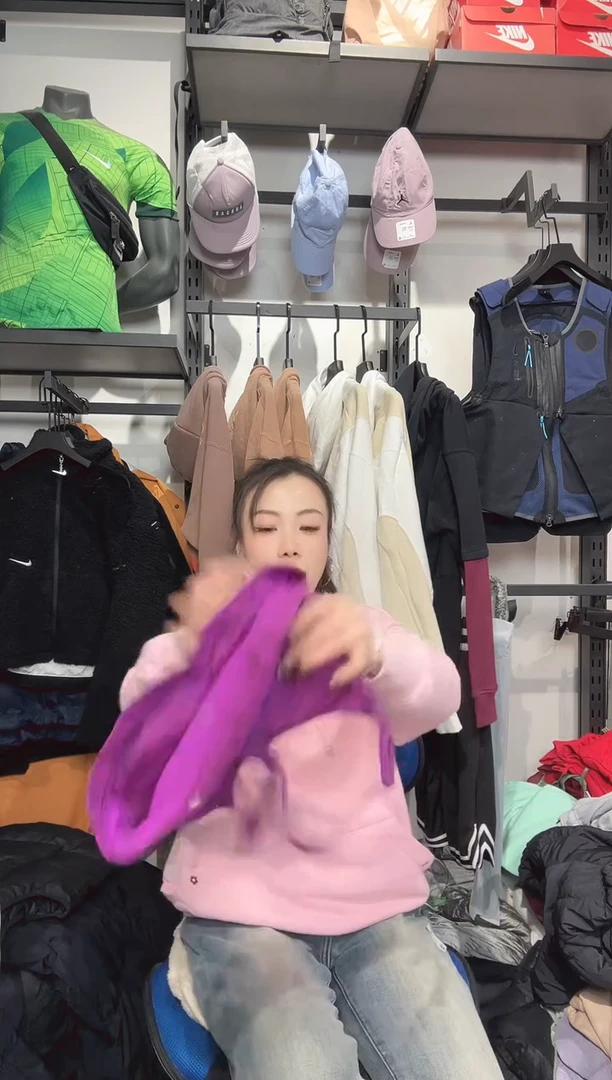 1423 编码 瑕疵款直播间过款为准 尺码   S