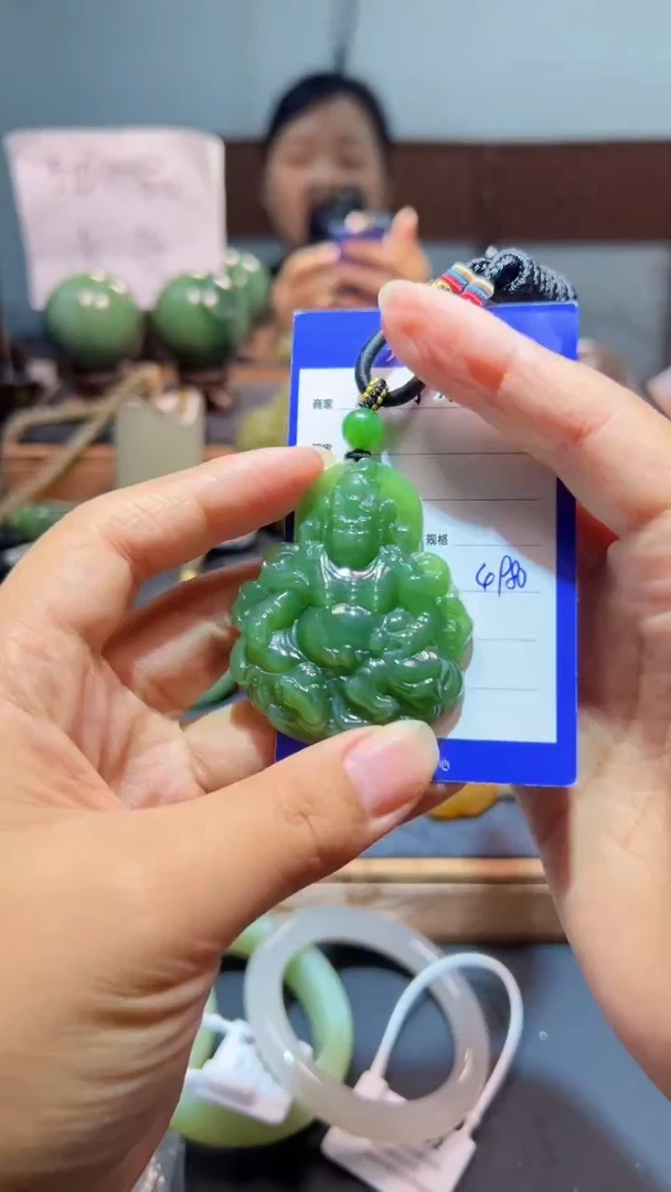 颈饰未镶嵌和田玉（碧玉）1