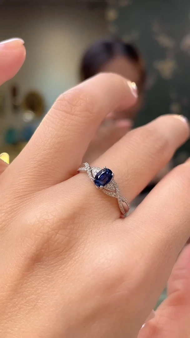 戒指蓝宝石18K金镶嵌主石：0.78ct