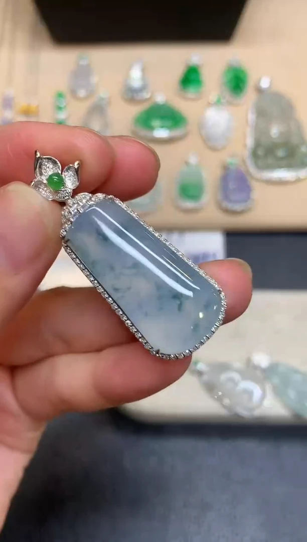 颈饰18K金镶嵌翡翠无事牌【无服务费【48小时鉴赏期】