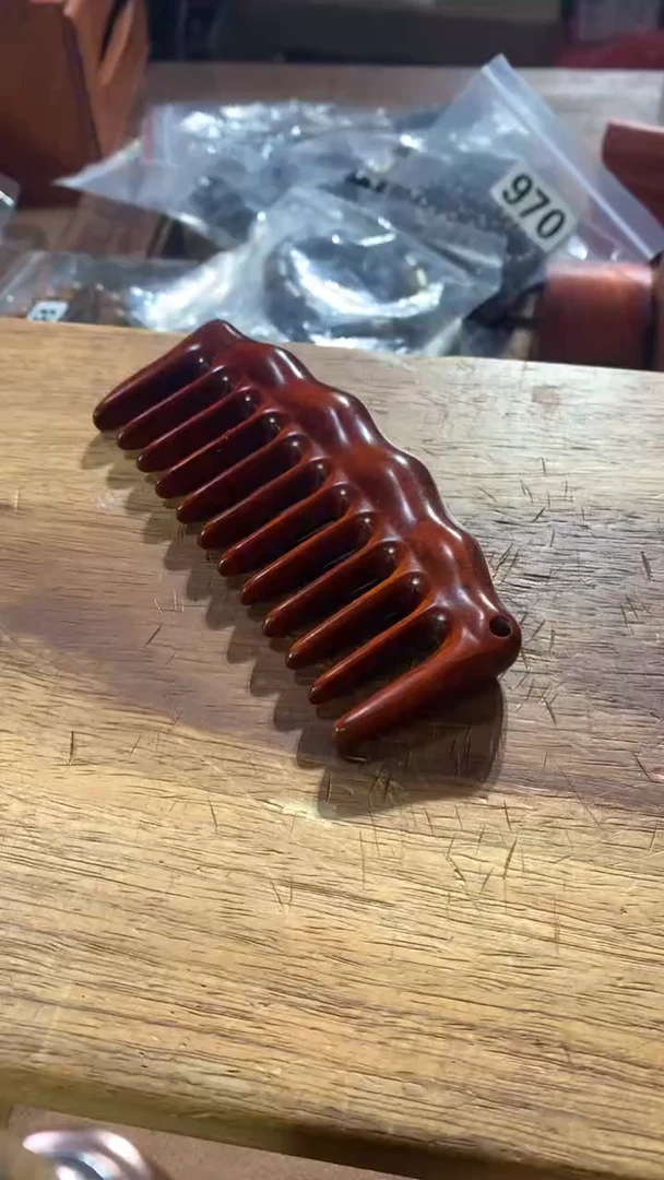 檀香紫檀（小叶紫檀）梳子