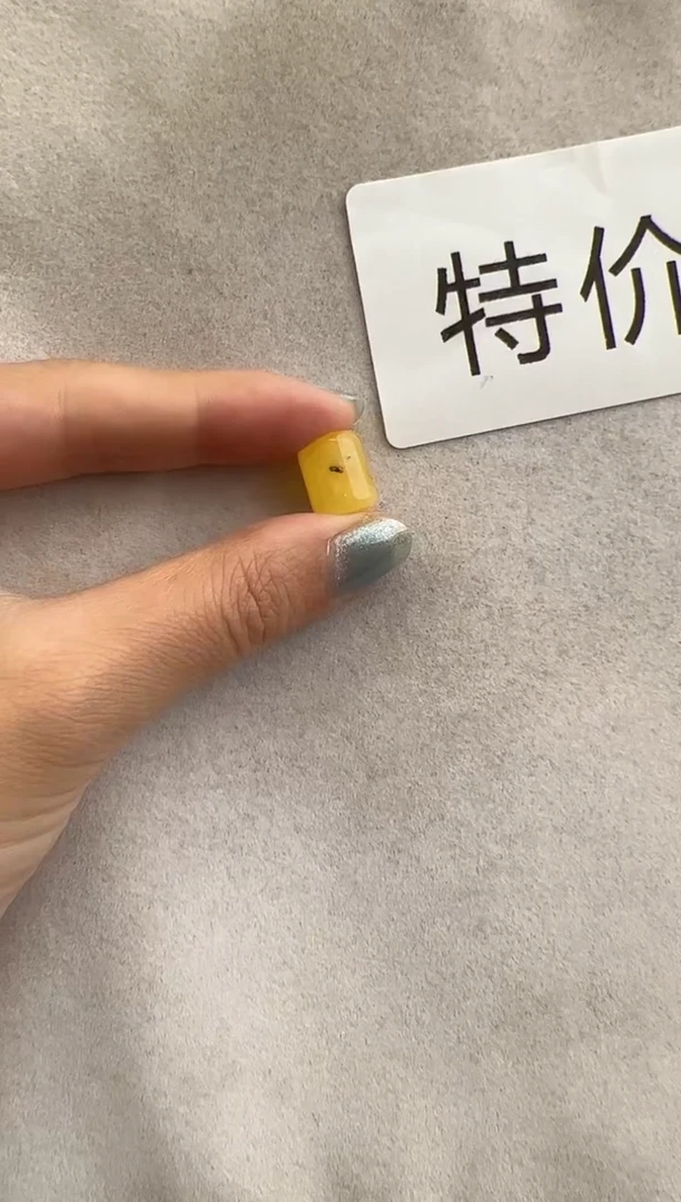 【闪购商品】琥珀裸石未镶嵌10215094-瑕疵配饰