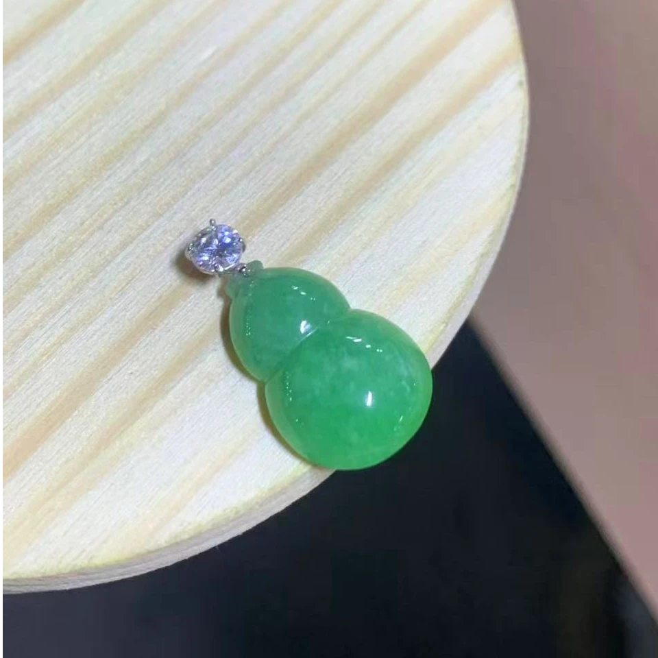 天然A货缅甸翡翠飘绿葫芦吊坠小众珠宝饰品