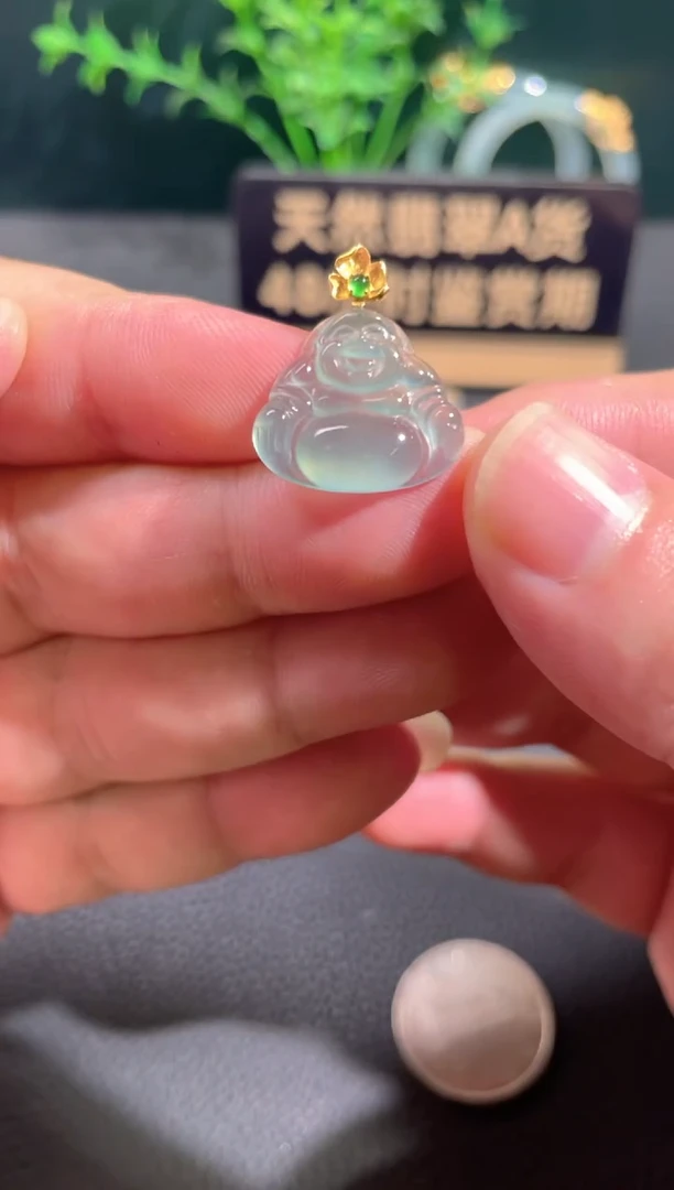 翡翠18K金镶嵌颈饰翡翠