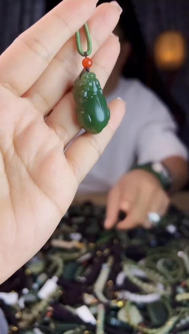 未镶嵌和田玉挂件1